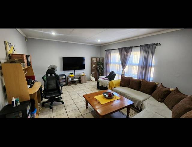 6 BEDROOM HOUSE FOR SALE IN THERESAPARK